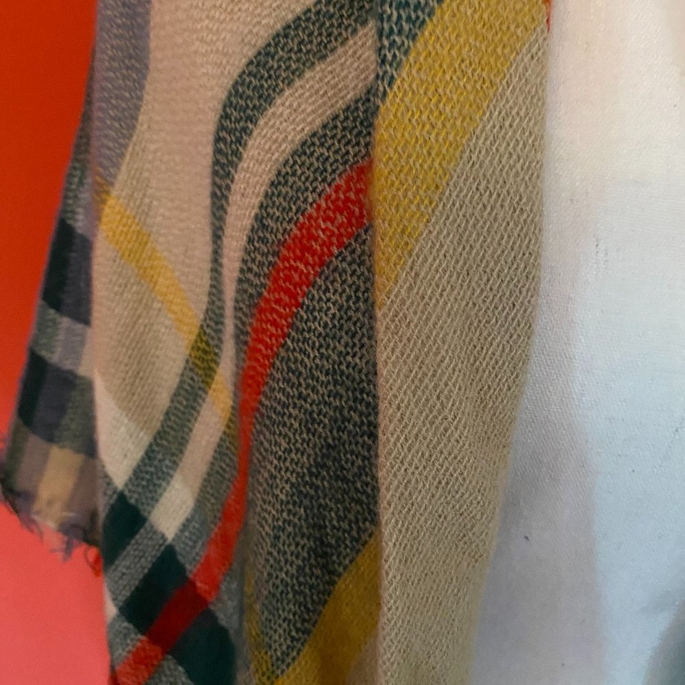 Large wool scarf/wrap - Picture 5 of 5